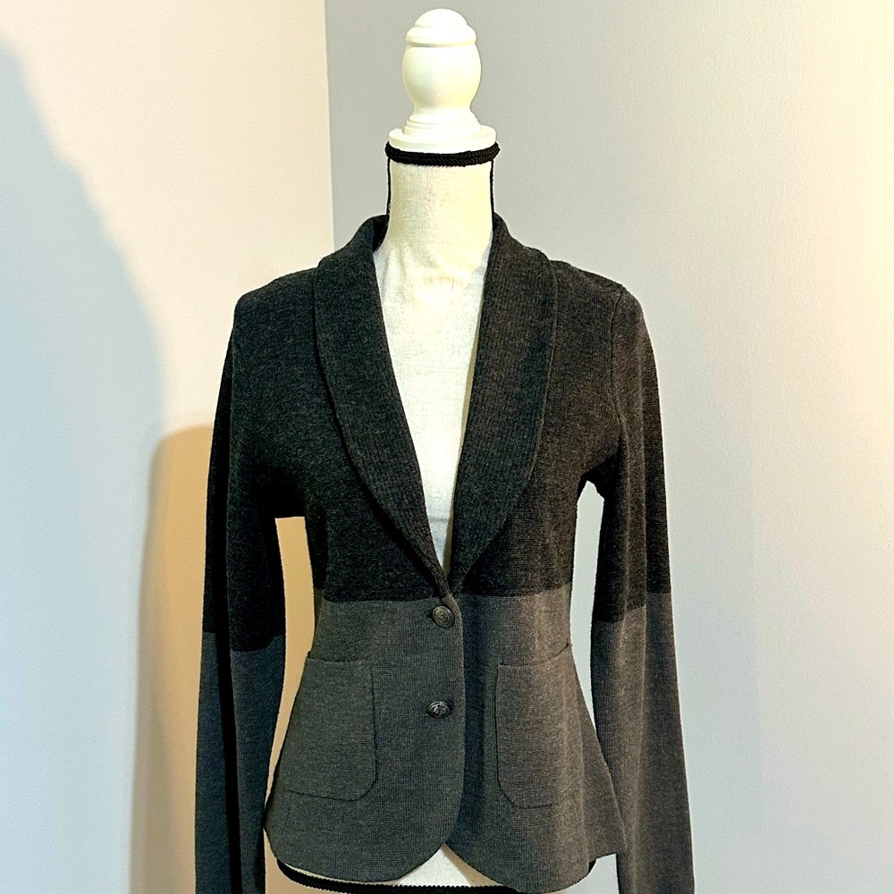 Women’s Sweater with two buttons